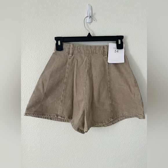 Bershka lightweight shorts in beige - Picture 9 of 9
